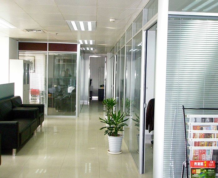 办公高隔间可以对办公室空间进行有效规划