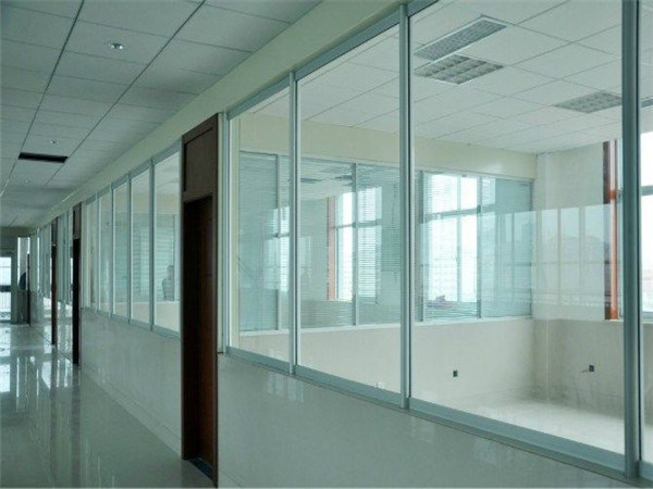 西安办公室玻璃隔断墙装修设计就找西安大名装饰高隔间