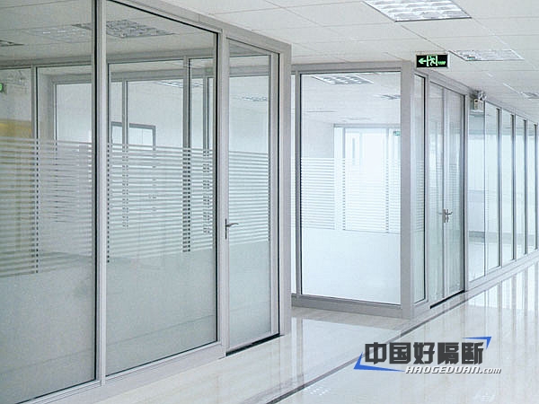 条纹玻璃隔断图片