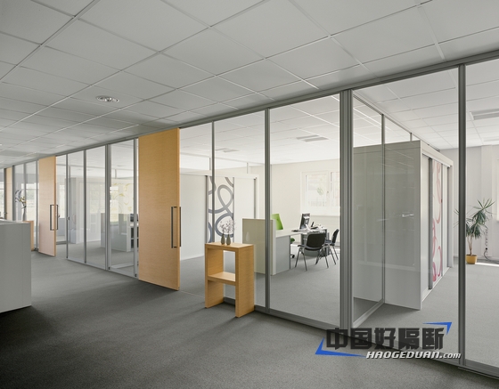 办公室玻璃隔断装修