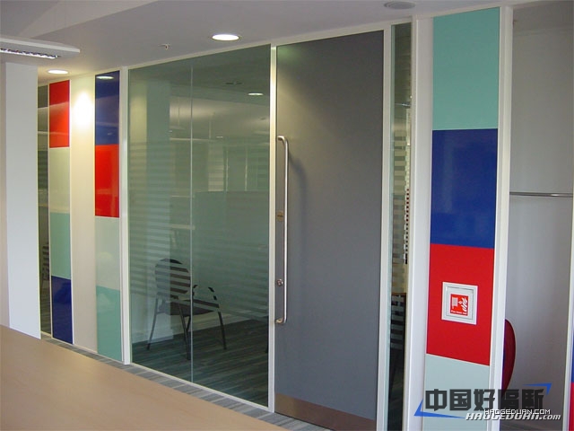 欧美简约方块设计办公室隔断效果图