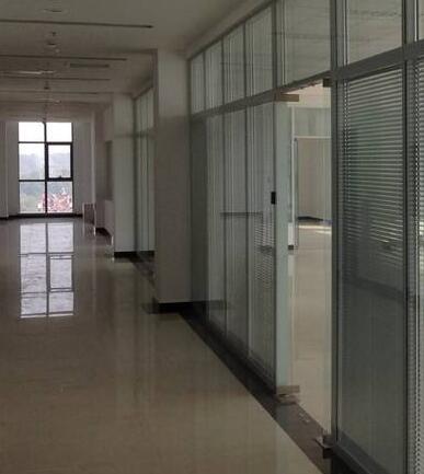 隔断做法：玻璃隔断施工工艺