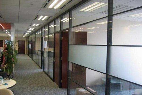 办公室玻璃隔断的重要性及特点有哪些？